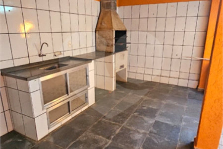 Excelente Casa Residencial no São Carlos 5 com 3 Quartos (1 Suíte) e Garagem Coberta para 2 Carros