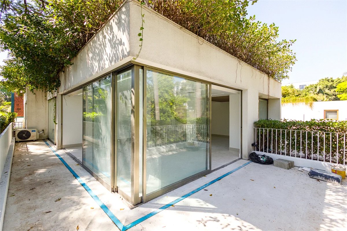 Casa em condomínio fechado no Jardim Europa ao lado do Iguatemi | 3 suítes | 4 vagas