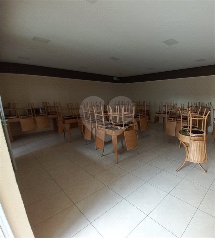 Apartamento no Condomínio Mont Vernon .