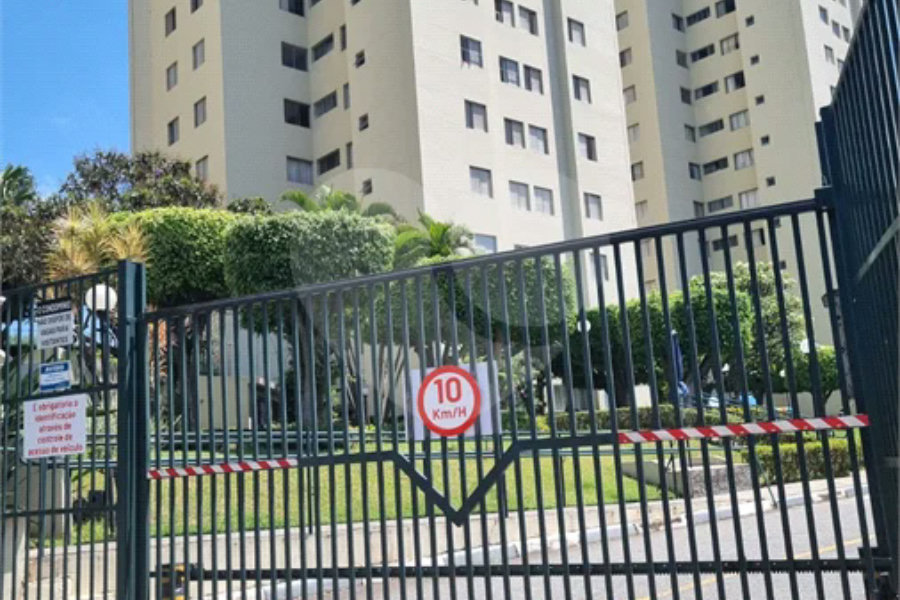 Apartamento reformado e mobiliado no Residência América - Venda - Parque Maria Domitila