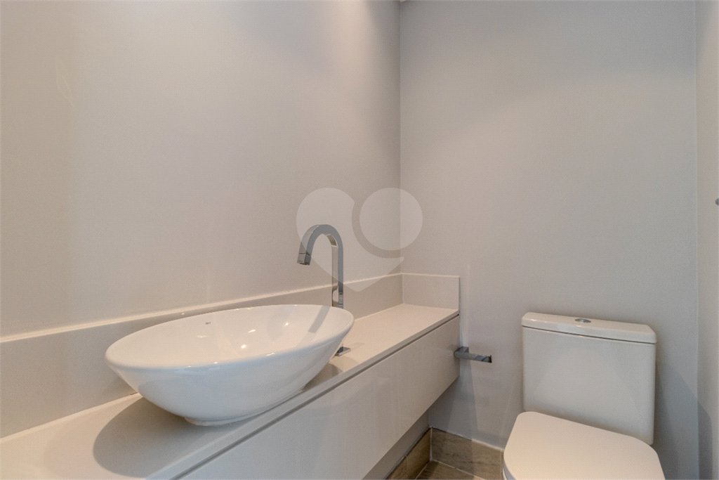 Apartamento para venda em Moema com 3 quartos, sendo 3 suítes, 2 vagas, 149 m²