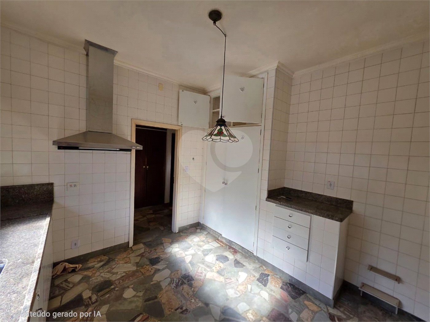 Casa Térrea 5 quartos bem localizada com piscina.