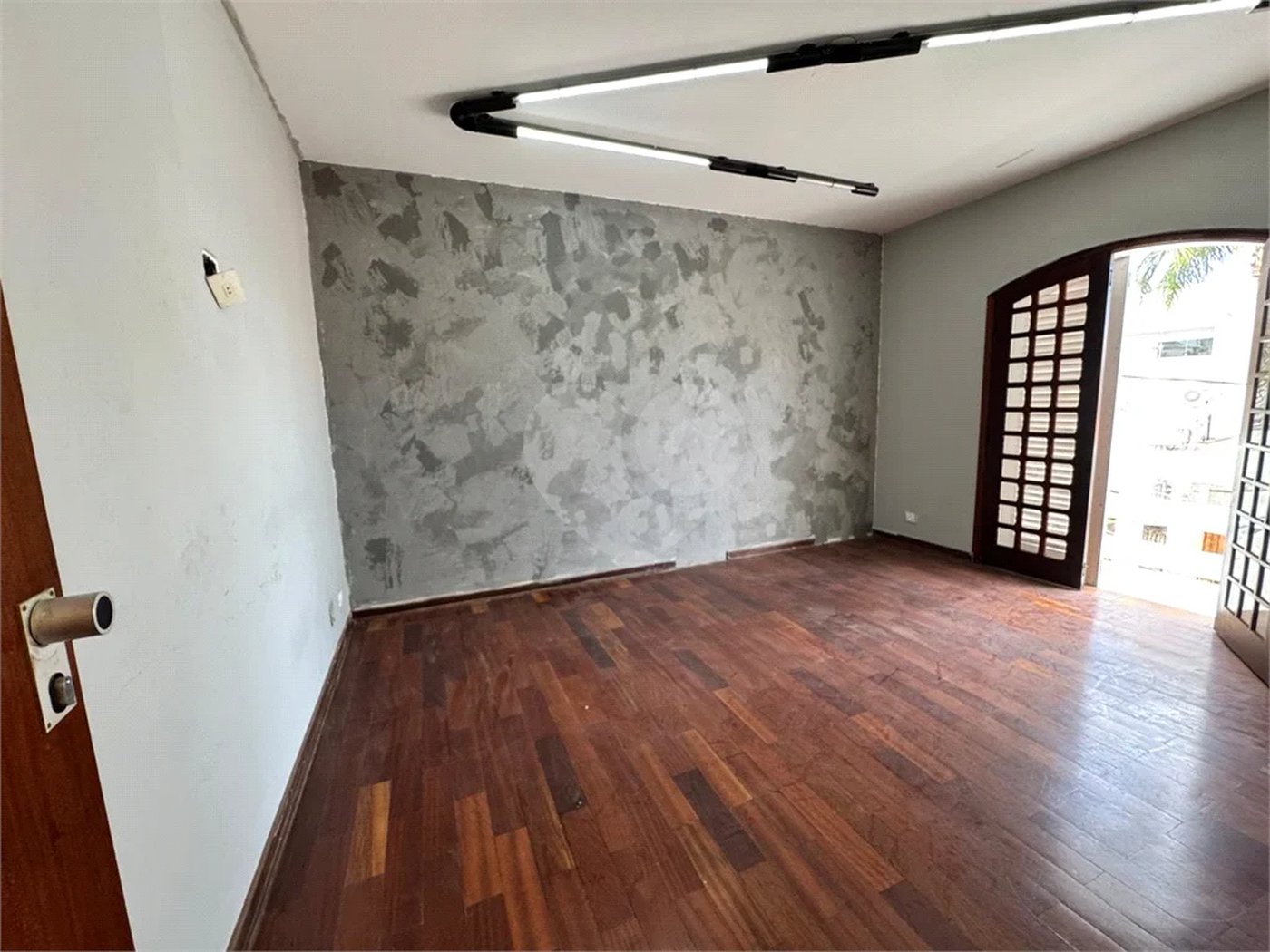 Sobrado Residencial e Comercial em Área Nobre de Piracicaba, para venda e locação.
