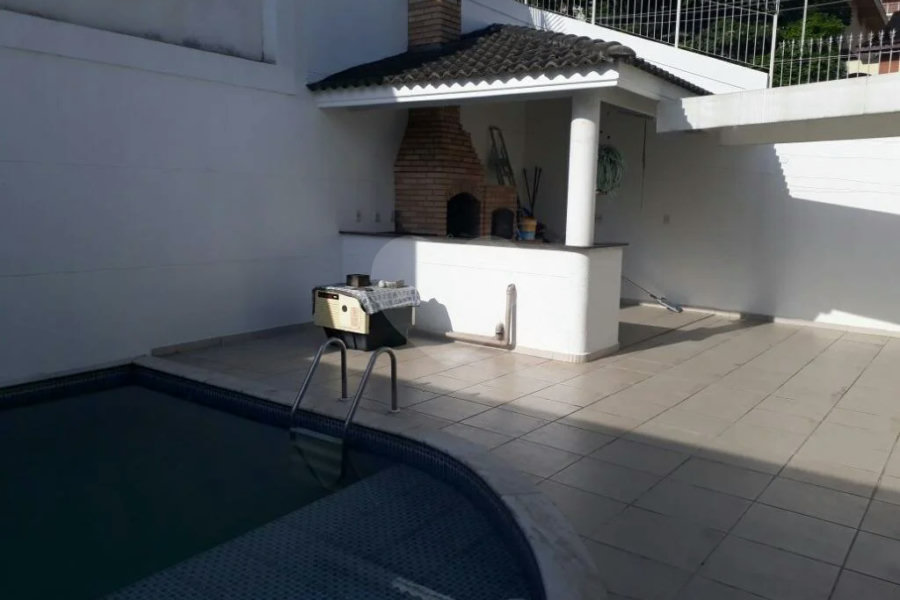 Maravilhoso Sobrado imponente, sendo 4 suítes- 8 vagas de garagem