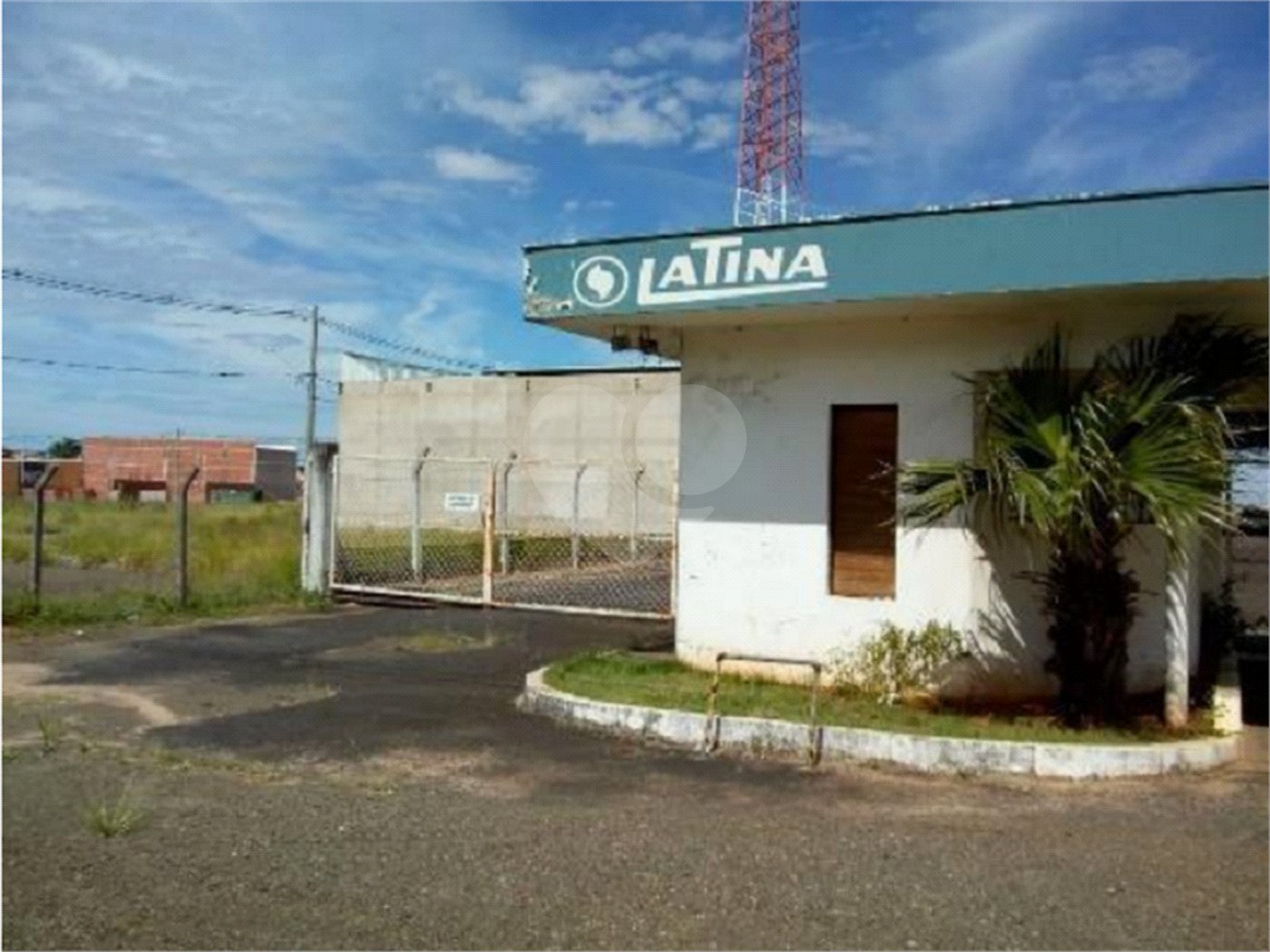 Galpão Comercial .