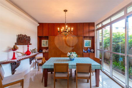 Casa à venda com 3 suítes em Chácara Monte Alegre, São Paulo, SP