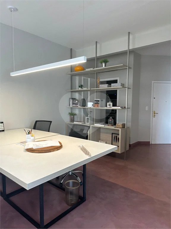 Sala comercial para venda ou locação na Avenida Paulista. 68m2