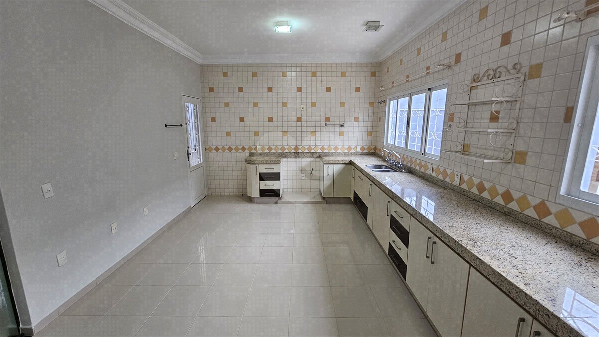 Casa Locação e Venda Condomínio Portal de Itaici 04 Dormitórios 02 suítes
