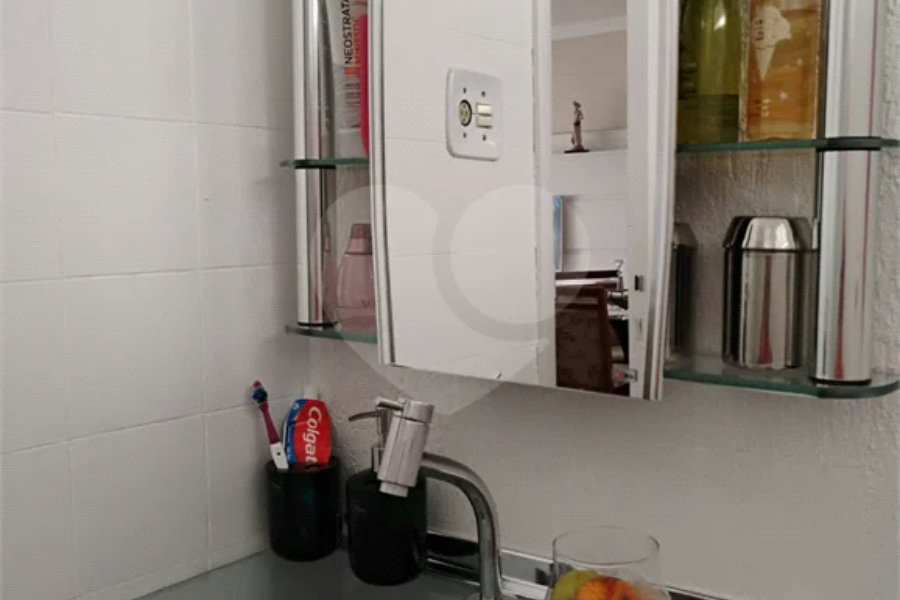 Vende-se apartamento no Jardim Aeroporto com 03 dormitórios