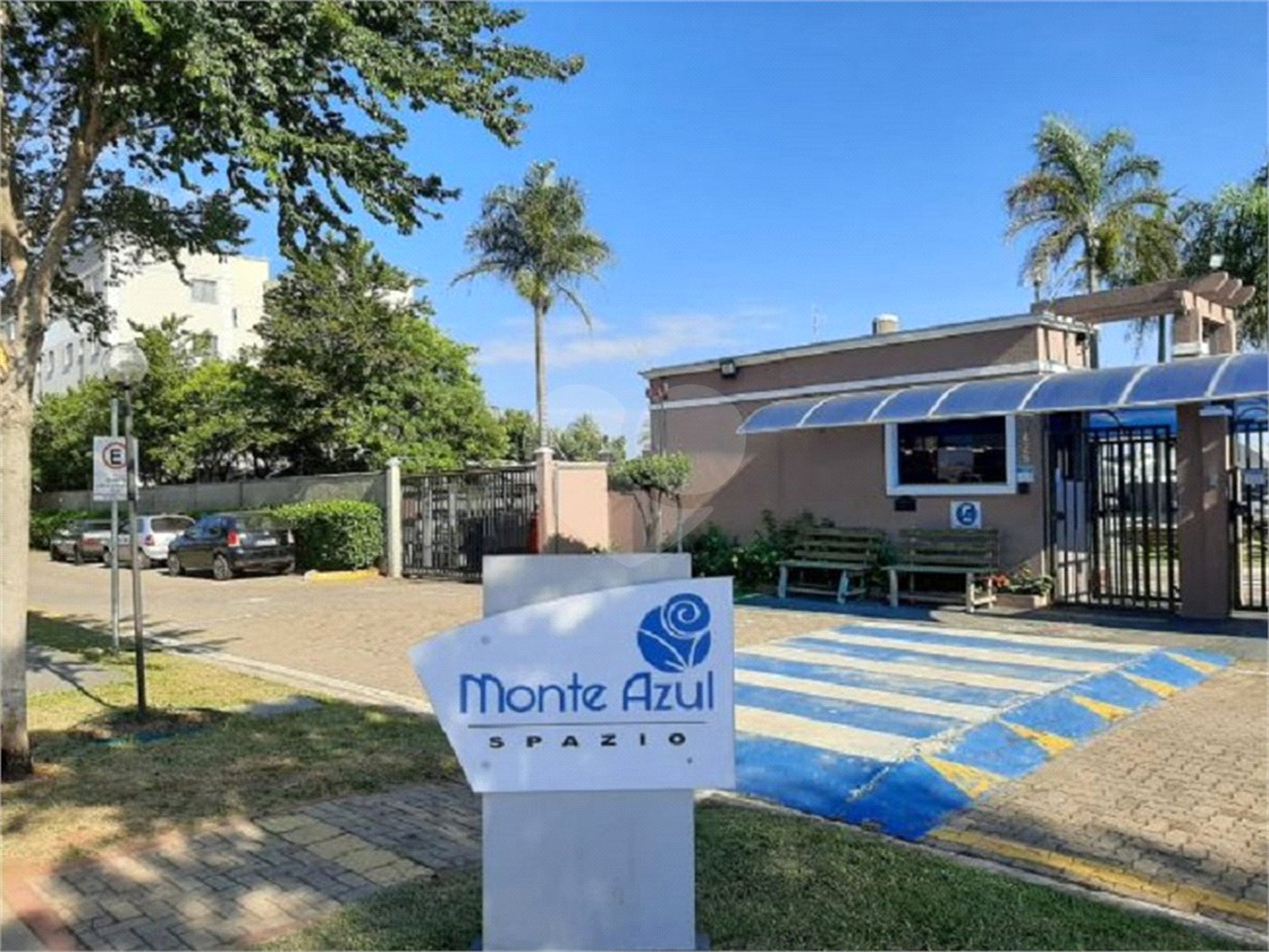 Apartamento no Condomínio Monte Azul.