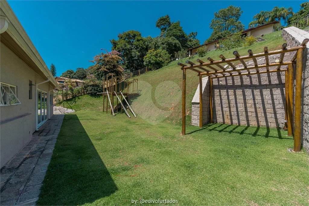 Casa à venda com 4 suítes no condomínio Vale da Santa Fé, Vinhedo - SP