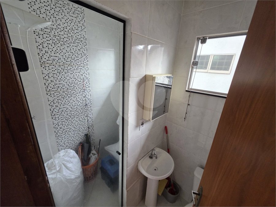 Casa térrea à venda no Douradinho com 2 quartos e edícula com mais dois quartos e 2 banheiros.