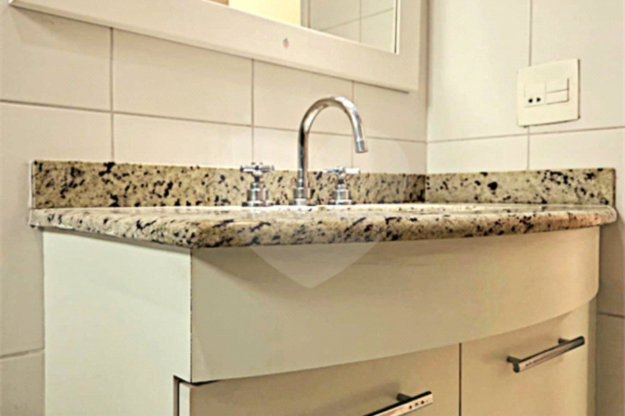 Apartamento na Chácara Inglesa com 2 dormitórios (1 suite), varanda, vista livre e vaga