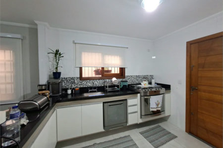 Sobrado à venda com 3 quartos, sendo 1 suíte, em Jardim Bonfiglioli, São Paulo - SP