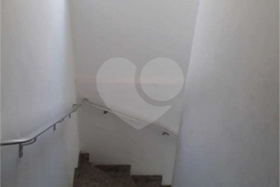 Sobrado com 3 Quartos e 3 banheiros à Venda, 180 m² por R$ 680.000
