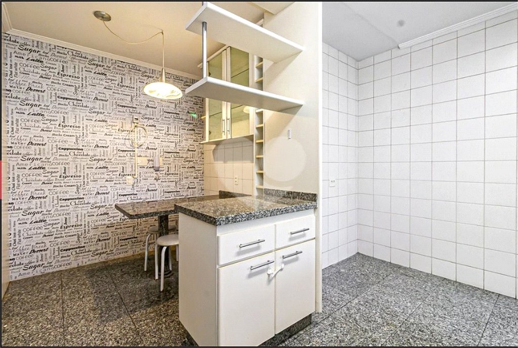 Apartamento a venda em Moema com 162m², 3 quartos ( suítes ) 3 vagas