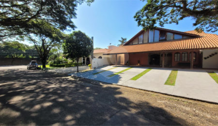 Casa à venda com 8 quartos, sendo 3 suítes,  no condomínio Parque Sabará, São Carlos - SP