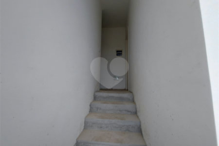 Sobrado à venda com 3 quartos, sendo 1 suíte, em Vila Omízollo, Louveira, SP
