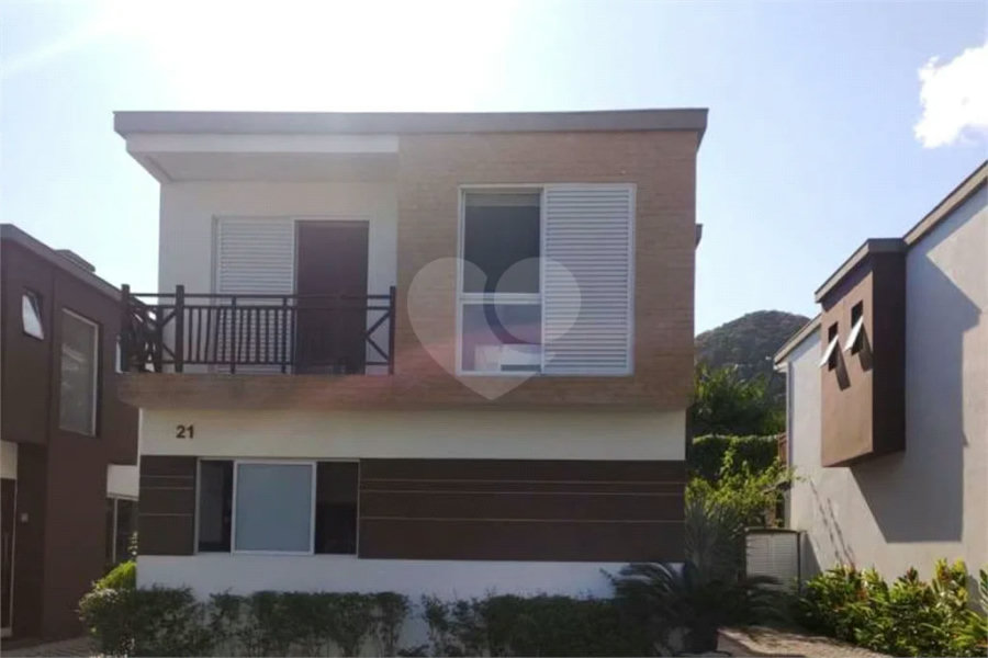 Maravilhosa Casa em Condomínio com 4 Suítes na Praia de Juquehy!!!