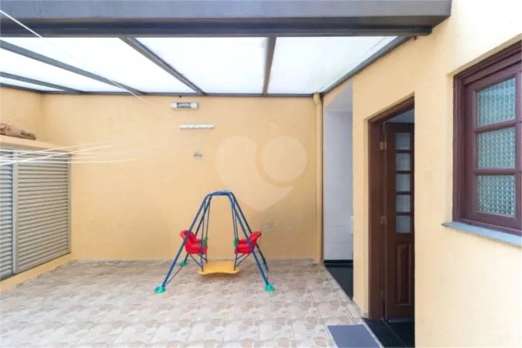 Casa com 3 dormitórios sendo 3 suítes com 03 vagas de garagem.