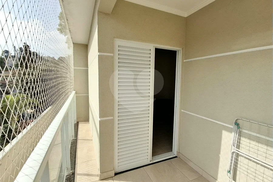 Casa à venda com 3 quartos, sendo 1 suíte, no condomínio Vila Arnoni, São Paulo - SP