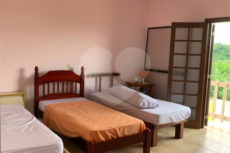Casa ampla à venda no Vale das Flores em Atibaia