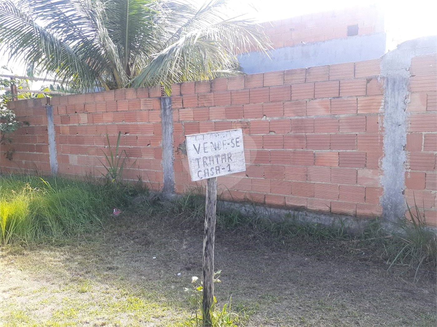 Terreno à venda em condomínio residencial no Serramar – Rio das Ostras, a 5 minutos da praia
