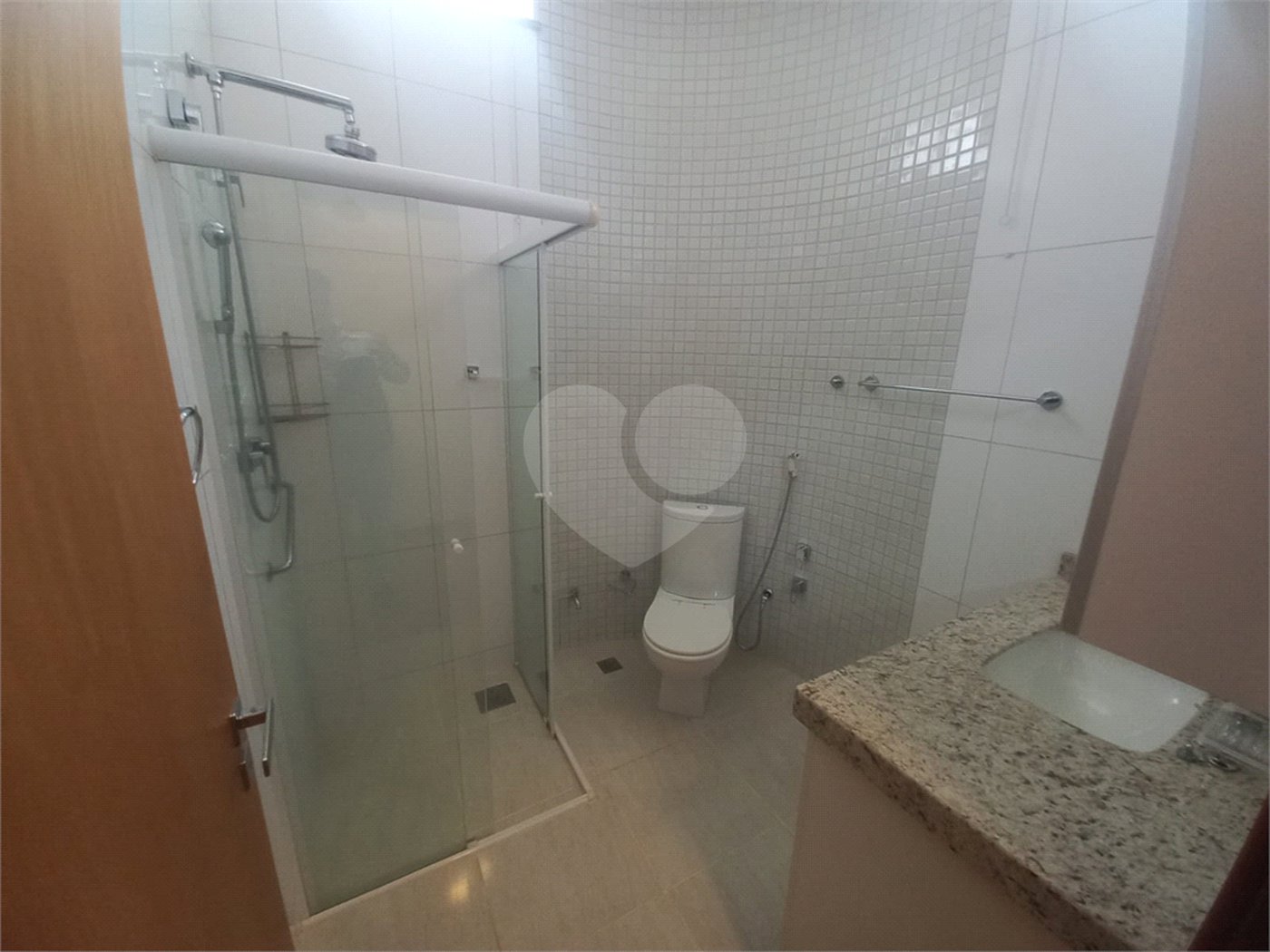 Excelente sobrado a venda no Condomínio Parque Sabará.