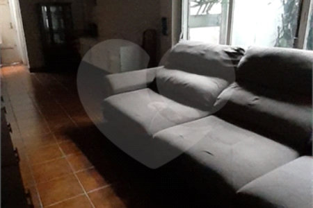 Casa Térrea Ampla com 4 Dormitórios, Suíte e Quintal à Apenas 15 Minutos do Estação Tatuapé.