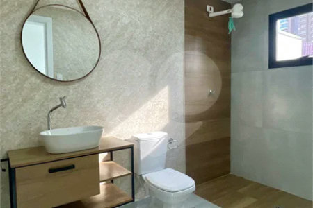 Sobrado com 3 andares, 350 m², 6 quartos, 2 suítes e 5 vagas para locação no Jardim Anália Franco!