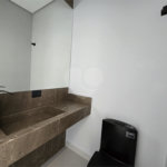 Maravilhosa Casa térrea em condomínio fechado no Portal Lamis, com 3 suítes, piscina privativa e persianas elétricas em excelente condomínio com salão de festas, piscina, quadras de tênis, beach tênis e campo de futebol. Vista cinematográfica da Pedra Grande.