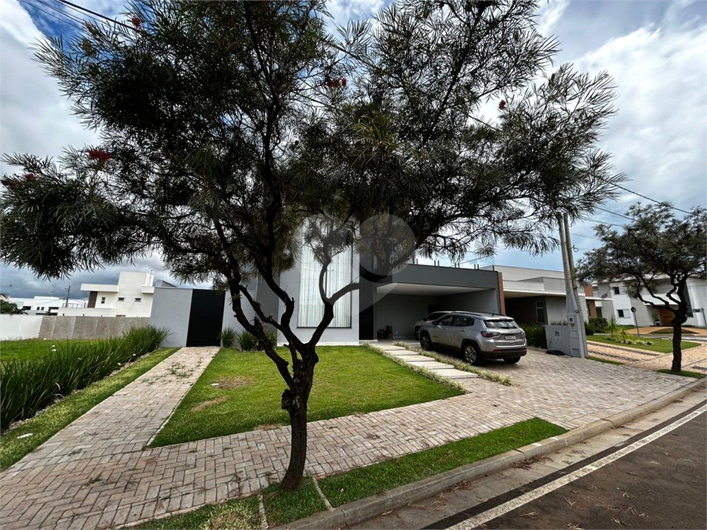 Casa de alto padrão para venda no condomínio Damha III.