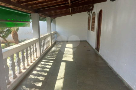 Casa térrea para venda ou locação no Parque Estancia Suíça.