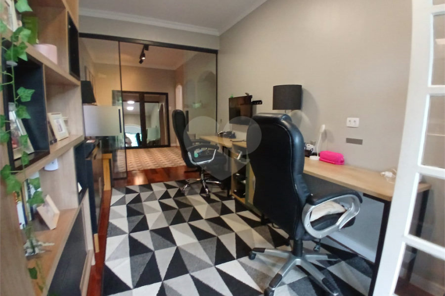 Oportunidade No Alto de Pinheiros Ótimo Sobrado com 352m² de A.C, frente para uma bela Praça.