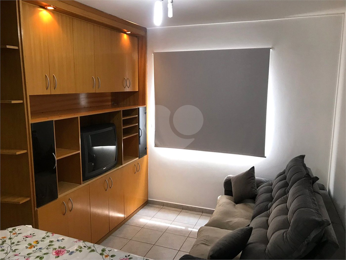 Apartamento mobiliado de 32m2 com 1 dormitório e 1 vaga para locação na Santa Cecília