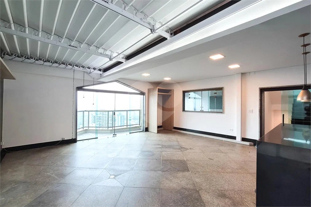 Cobertura sofisticada no Jardim do Mar, em São Bernardo do Campo, com 4 dormitórios, closet, hidromassagem, varanda, 5 vagas de garagem e lazer completo. Ideal para quem busca conforto e exclusividade.
