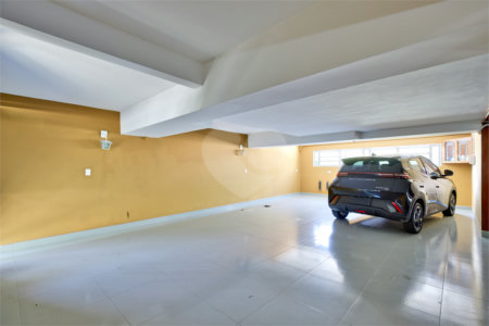 Sobrado à venda com 5 quartos, sendo 4 suítes, em Alto da Boa Vista, São Paulo, SP