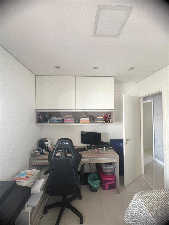 Apartamento. 78 m2, 3 dorm., uma suíte, lavabo, banheito, duas vagas, deposito no sub, varanda gormet.Aceita e estuda Permuta.
