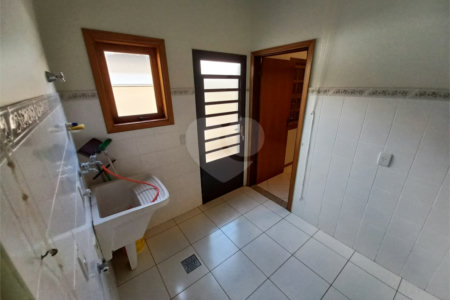 Casa Térrea no Condomínio Damha I,