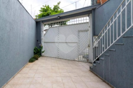 Sobrado com 200m², 3 dormitórios, sendo 1 suíte, 6 vagas, à venda na Vila Matilde