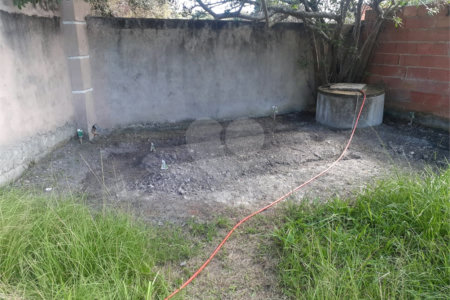 Terreno à venda em condomínio residencial no Serramar – Rio das Ostras, a 5 minutos da praia