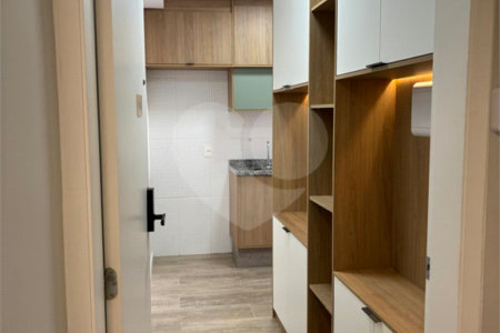 Apartamento com 33m2 - cozinha - 1 quarto - home office - varanda - em Higienópolis.