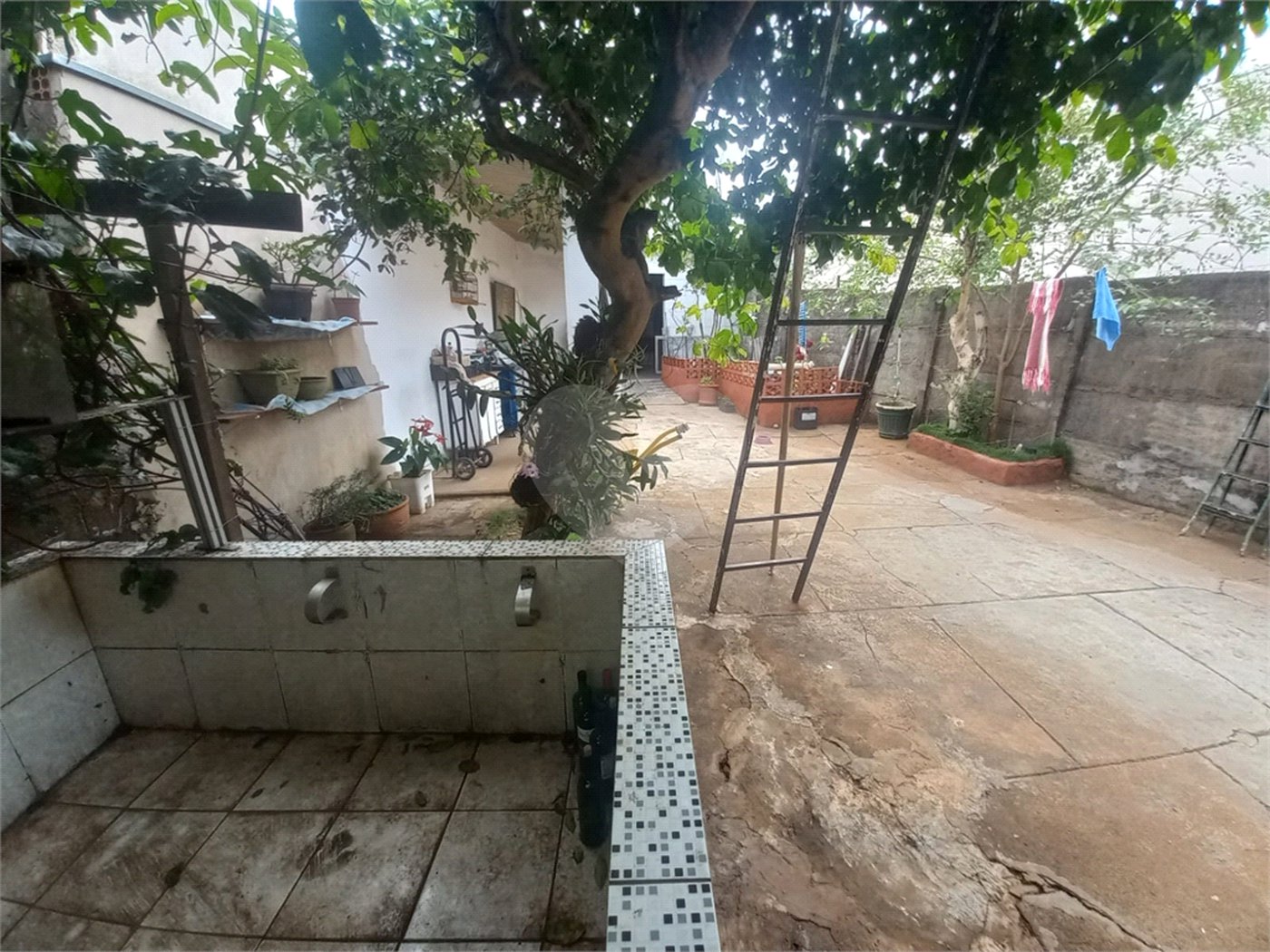 Sobrado para venda.