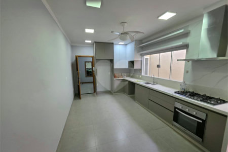 Sobrado 3 quartos 1 suíte e área de lazer