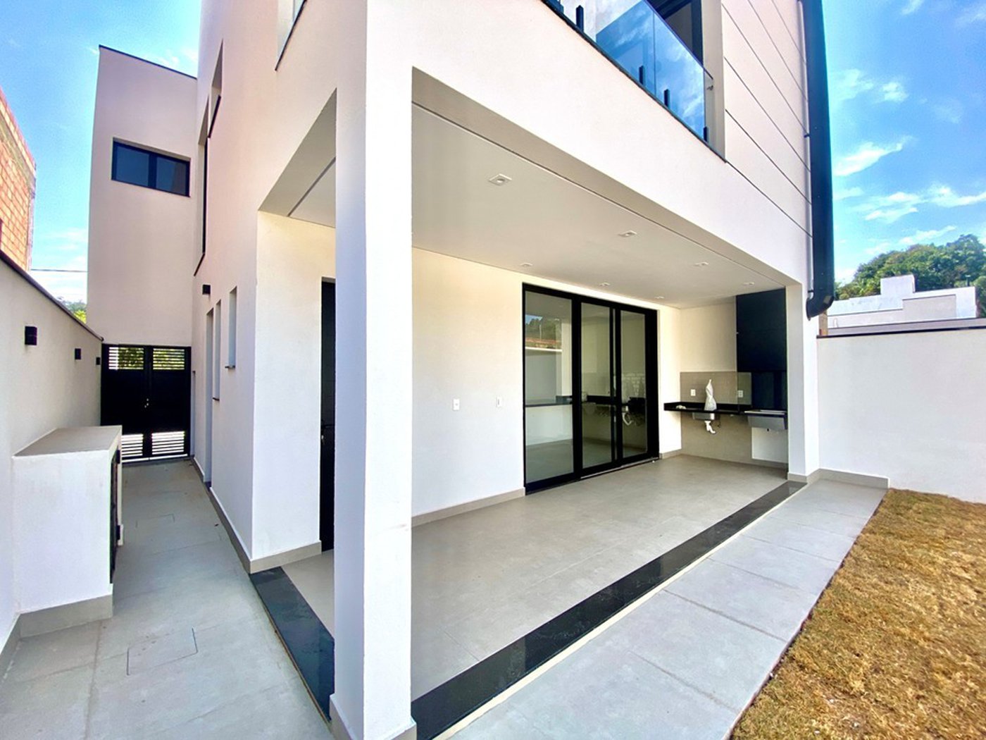 Casa à venda com 3 quartos, sendo 3 suítes, no condomínio Vila Giardino, Jundiaí - SP