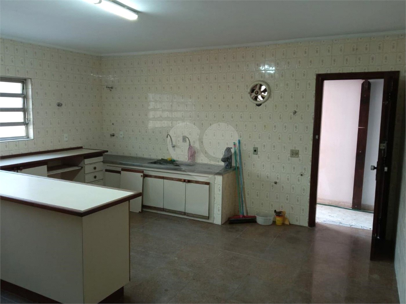 Excelente Sobrado com 04 suítes. Venha fazer uma visita.