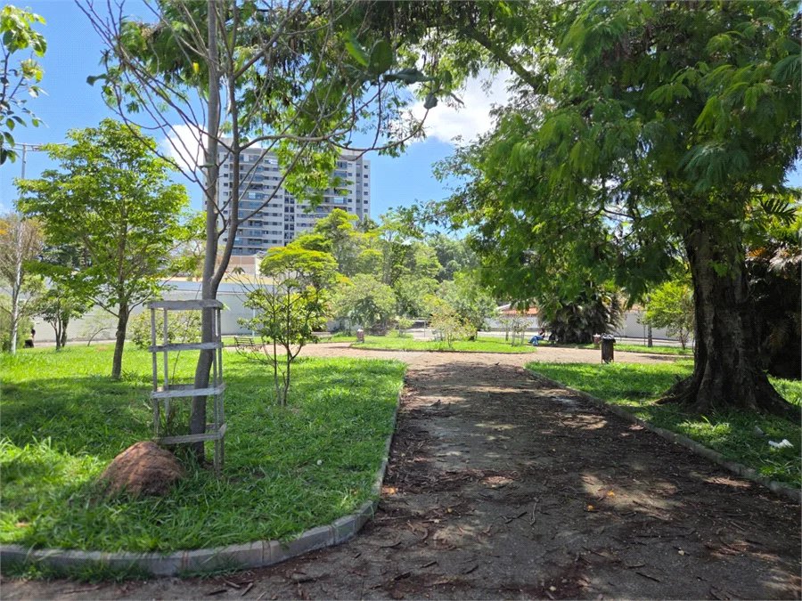 Em bairro nobre está o seu maravilhoso lote em Atibaia, Venha conhecer.