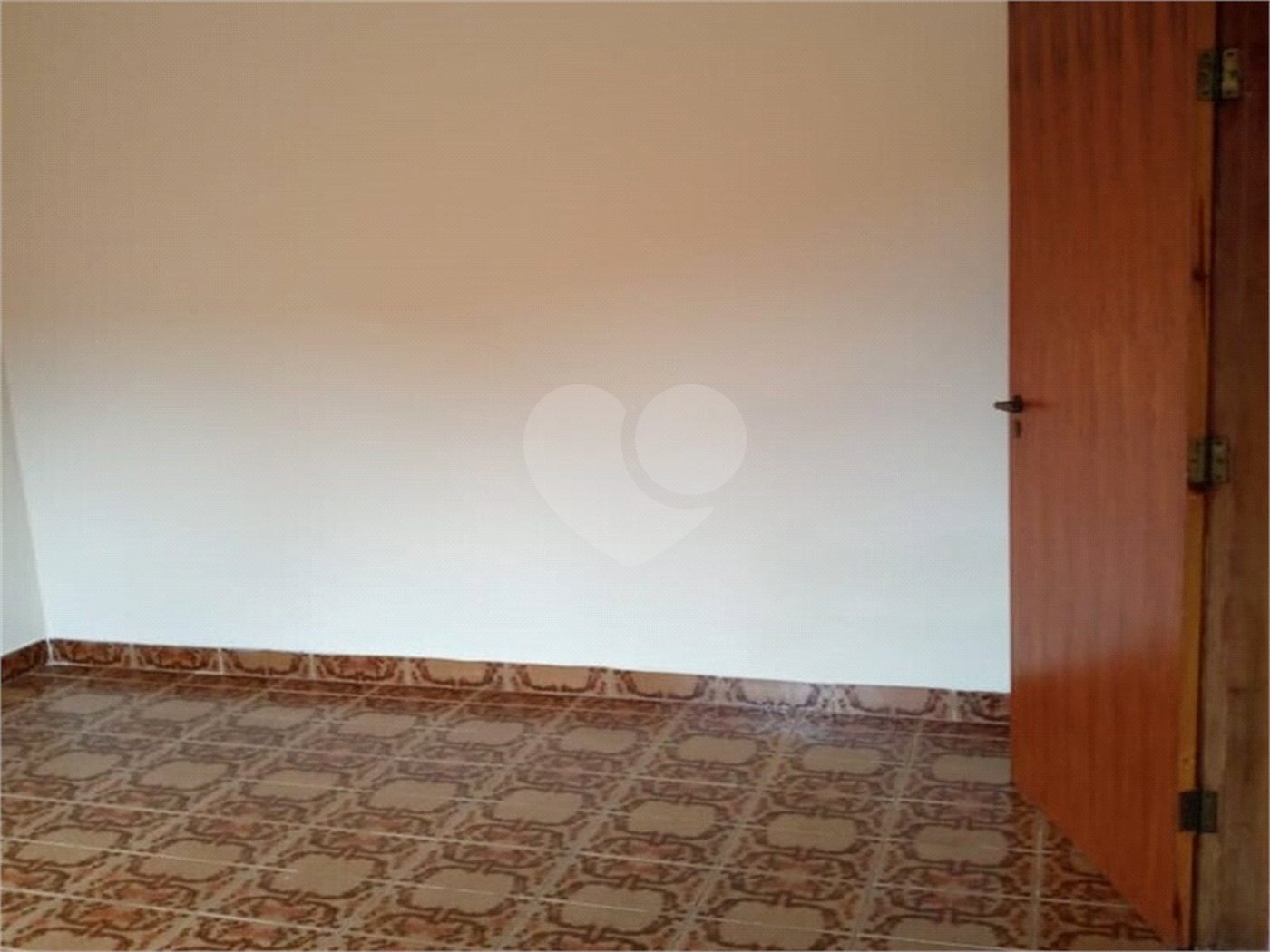Casa térrea e espaçosa no centro da cidade por apenas R$370.000,00!!! Vamos agendar uma visita?
