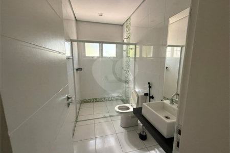 Casa alto padrão condomínio fechado em Atibaia com 4 suítes e ampla área de lazer, espaço gourmet, piscina, 6 vagas garagem