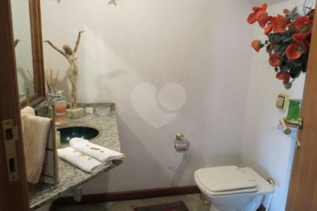 Casa de Vila à venda com 5 quartos, sendo 3 suítes, em Morumbi, São Paulo, SP